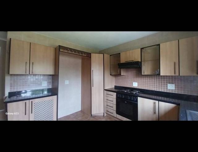 2 BEDROOM DUPLEX FOR SALE IN VANDERBIJLPARK SE 4